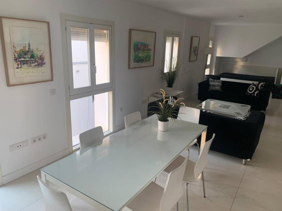 דירות גרנדה Spacious Loft / Literally At The Foot Of Alhambra מראה חיצוני תמונה